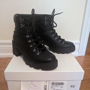 Moncler carol boots in black, size 37